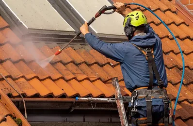 Démoussage et hydrofuge de toiture à Loqueffret